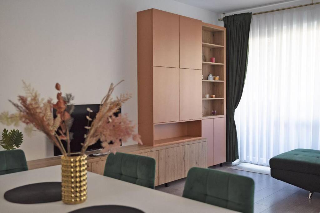 Eliza'S Apartment By Oasis Homes Oradea Zewnętrze zdjęcie