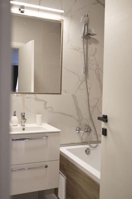 Eliza'S Apartment By Oasis Homes Oradea Zewnętrze zdjęcie